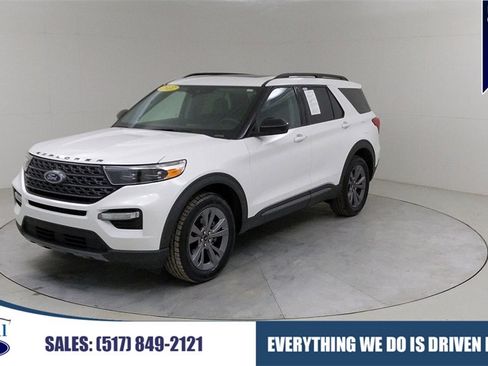 Certified 2022 Ford Explorer XLT w/ Equipment Group 202A image 1