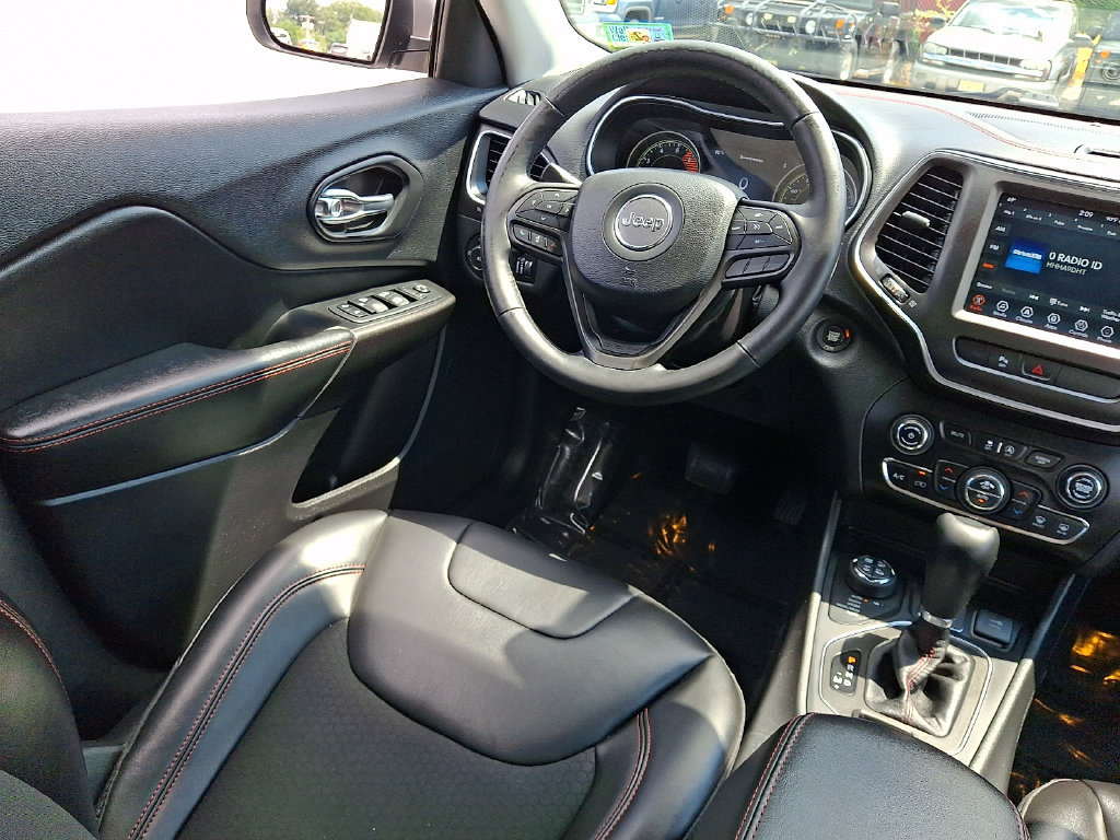 Used 2020 Jeep Cherokee Trailhawk w/ Cold Weather Group AWD/4WD image 15