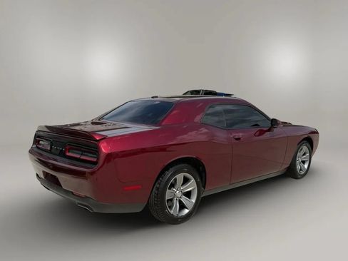 Used 2019 Dodge Challenger SXT RWD image 7