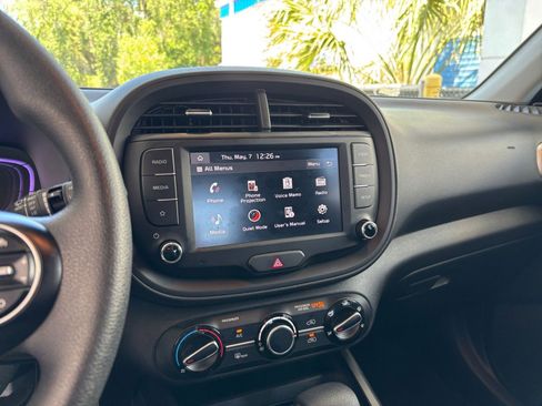 Used 2025 Kia Soul LX w/ LX Technology Package FWD image 20