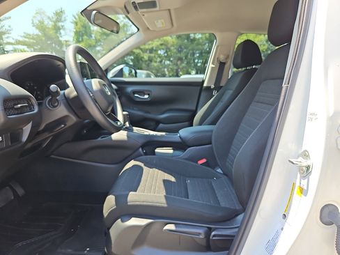 Used 2023 Honda HR-V LX image 14