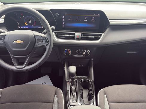 Used 2024 Chevrolet TrailBlazer LS AWD/4WD image 24