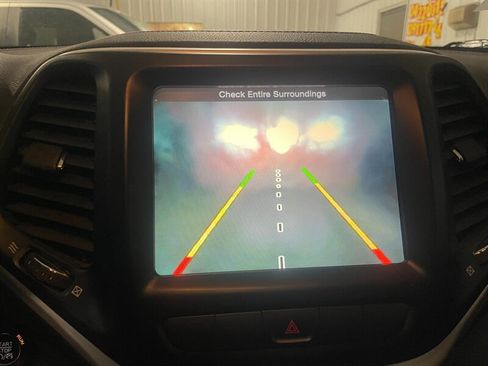 Used 2014 Jeep Cherokee Trailhawk w/ Leather Interior Group image 12