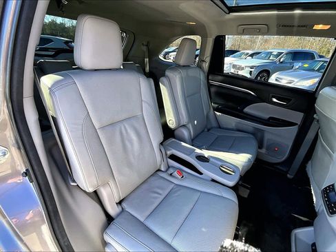 Used 2015 Toyota Highlander Limited Platinum image 19