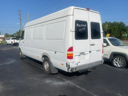 Used 2005 Freightliner Sprinter 2500 RWD image 9