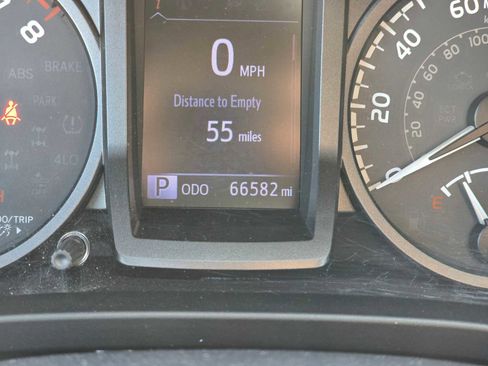 Used 2019 Toyota Tacoma TRD Sport AWD/4WD image 28
