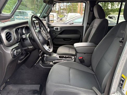 Used 2021 Jeep Wrangler Unlimited Sahara w/ Cold Weather Group AWD/4WD image 10