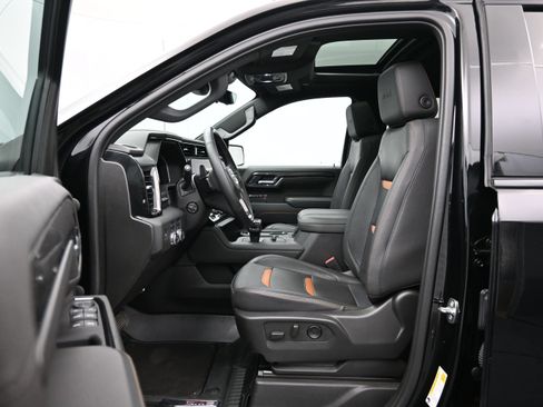 Used 2023 GMC Sierra 1500 AT4 w/ Technology Package AWD/4WD image 9