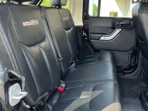Used 2013 Jeep Wrangler Unlimited Rubicon AWD/4WD image 14
