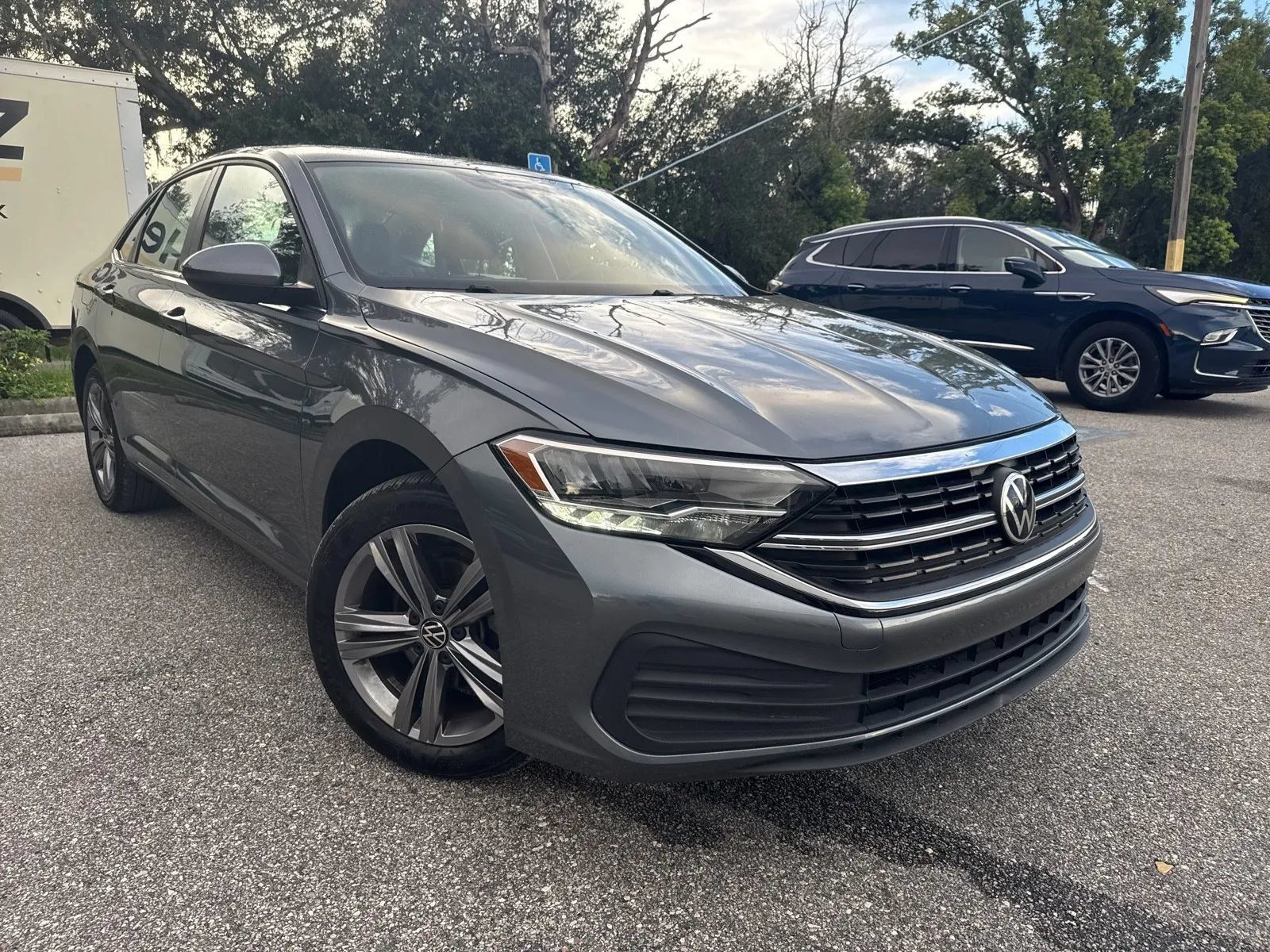 Used 2022 Volkswagen Jetta SE FWD image 6