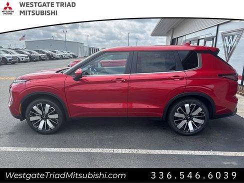 New 2025 Mitsubishi Outlander SE image 5
