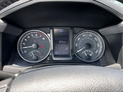 Used 2020 Toyota Tacoma TRD Off-Road w/ Technology Package AWD/4WD image 17