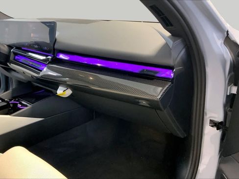 Used 2024 BMW i5 eDrive40i w/ Executive Package RWD image 17
