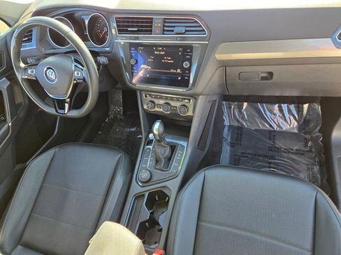 Used 2020 Volkswagen Tiguan SE w/ Panoramic Sunroof Package image 18