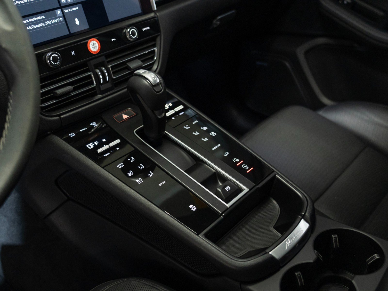 Certified 2023 Porsche Macan AWD/4WD image 23