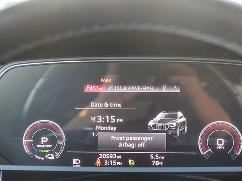 Certified 2022 Audi e-tron Premium w/ Convenience Plus Package image 26