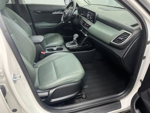 Certified 2024 Kia Seltos SX image 32