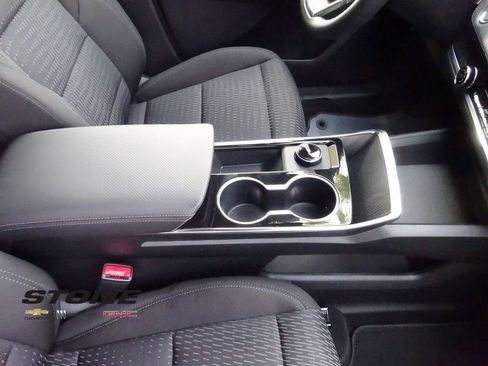 New 2026 Chevrolet Equinox LT w/ Safety and Technology Package FWD image 18
