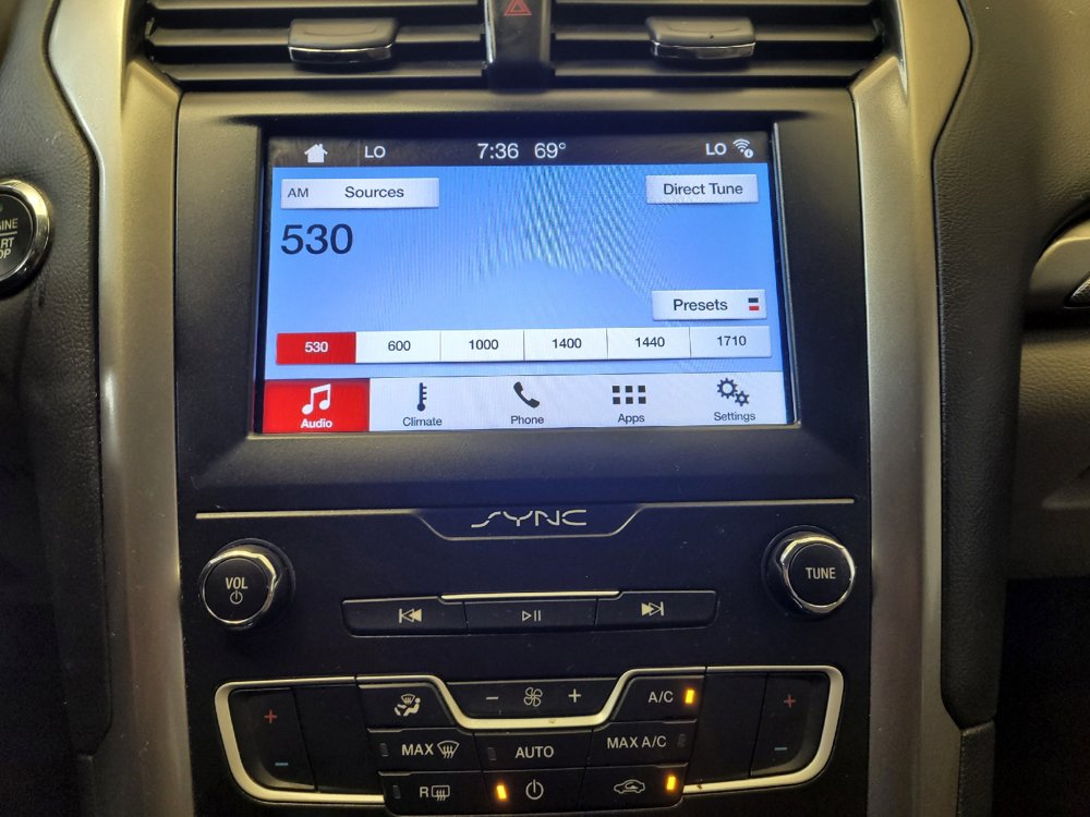 Used 2019 Ford Fusion SE FWD image 25