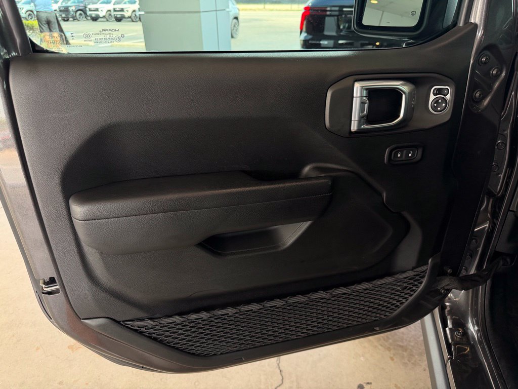 Used 2023 Jeep Gladiator Rubicon AWD/4WD image 12
