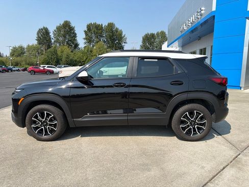 Used 2024 Chevrolet TrailBlazer ACTIV w/ Convenience Package AWD/4WD image 2
