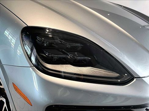 New 2026 Porsche Cayenne E-Hybrid image 12