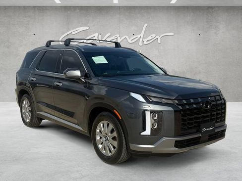 Used 2025 Hyundai Palisade SEL FWD image 2