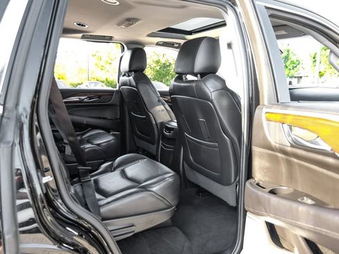 Used 2018 Cadillac Escalade Luxury RWD image 35