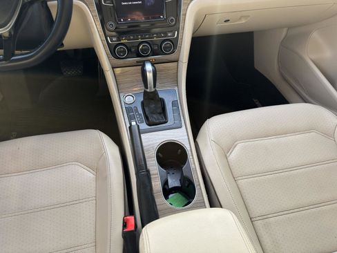 Used 2018 Volkswagen Passat 2.0T SE w/ SE Lighting Package FWD image 31