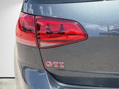 Used 2017 Volkswagen GTI SE FWD image 10