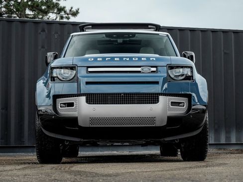 New 2025 Land Rover Defender 110 S image 7