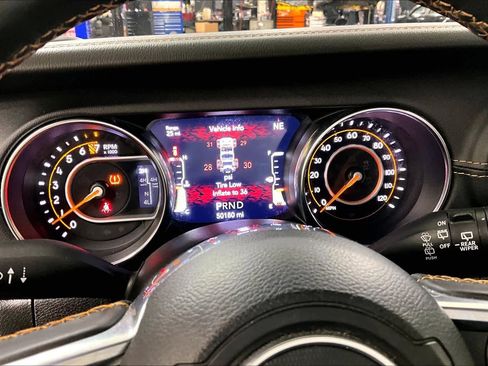 Used 2022 Jeep Wrangler Unlimited Sahara image 24