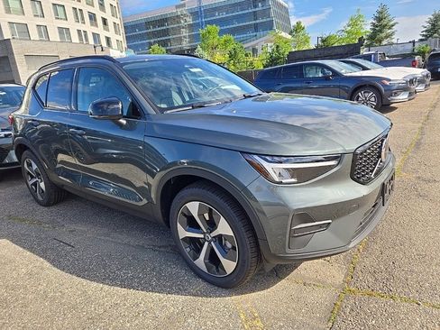New 2026 Volvo XC40 B5 Core w/ Climate Package image 2