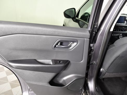 Used 2024 Nissan Rogue S image 44