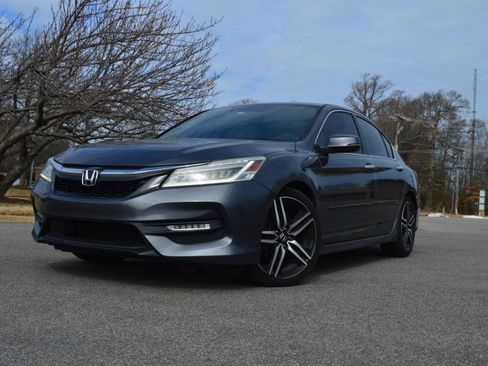 Used 2017 Honda Accord Touring image 27