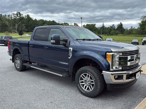 Used 2017 Ford F250 Lariat w/ Lariat Value Package AWD/4WD image 3