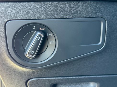 Used 2022 Volkswagen Tiguan SE image 22