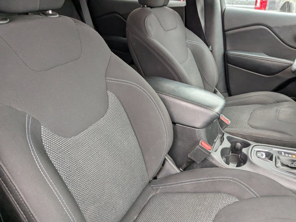 Used 2019 Jeep Cherokee Latitude w/ Popular Appearance Group AWD/4WD image 14