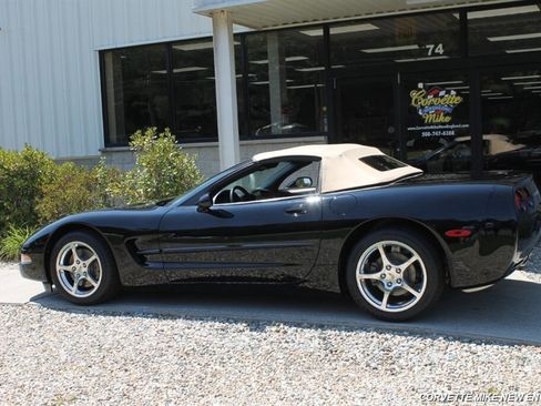 Used 2002 Chevrolet Corvette Convertible w/ Preferred Equipment Group2 image 5