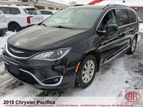 Used 2018 Chrysler Pacifica Touring-L image 7
