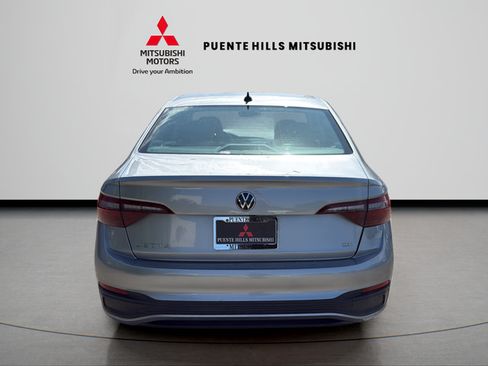 Used 2024 Volkswagen Jetta SE FWD image 6