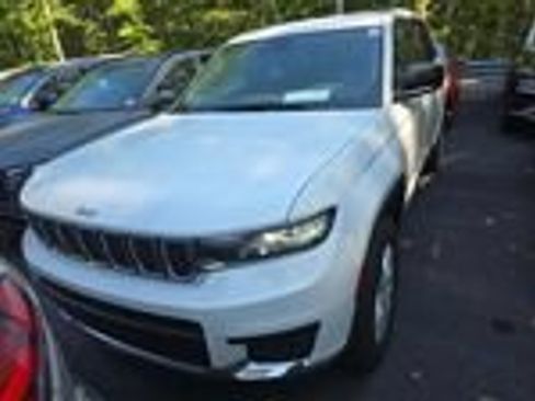 Used 2023 Jeep Grand Cherokee L Laredo w/ Luxury Tech Group I AWD/4WD image 4