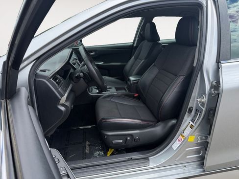 Used 2017 Toyota Camry SE FWD image 6