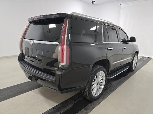 Used 2016 Cadillac Escalade Luxury RWD image 4