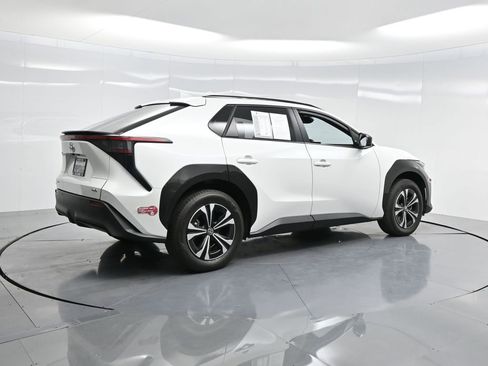 Used 2024 Toyota bZ4X XLE image 31