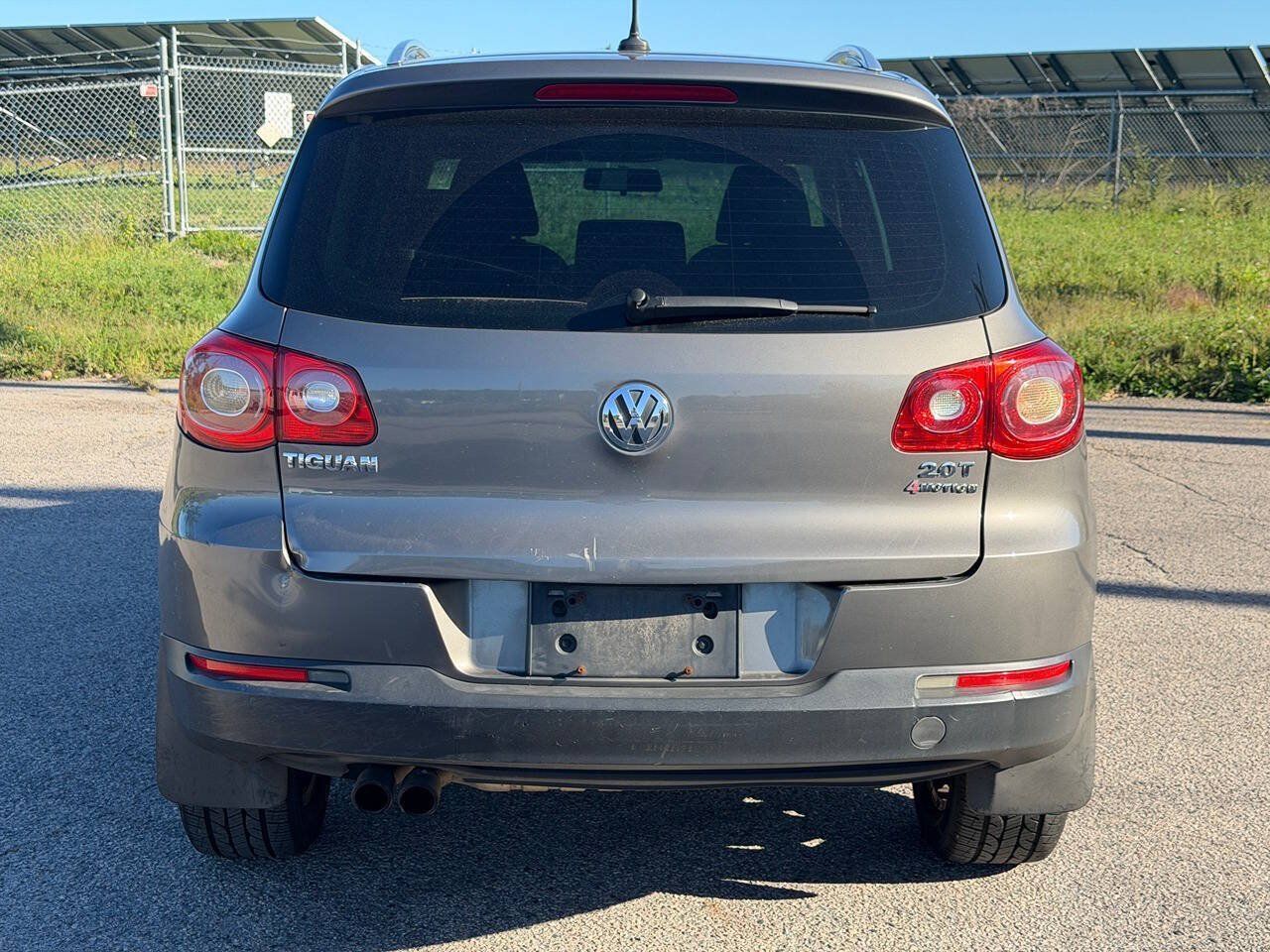 Used 2009 Volkswagen Tiguan SE AWD/4WD image 4