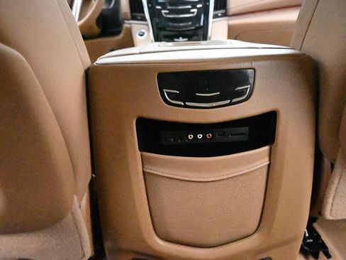 Used 2016 Cadillac Escalade Platinum AWD/4WD image 19