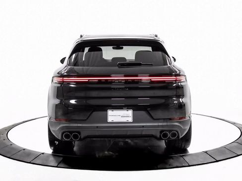 Certified 2025 Porsche Cayenne image 6