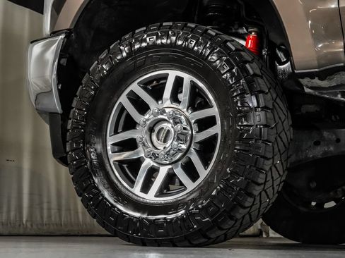 Used 2017 Ford F250 XLT w/ XLT Premium Package AWD/4WD image 55