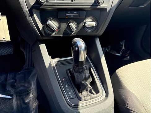 Used 2017 Volkswagen Jetta S image 17
